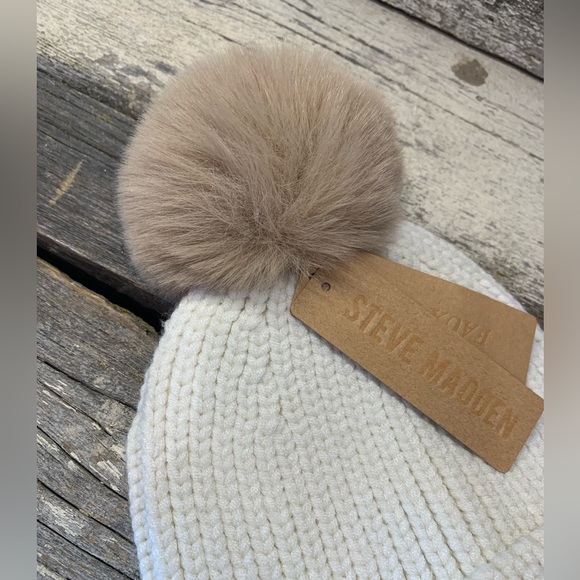 Steve Madden | NWT Ivory Toque w Pompom - Picture 3 of 5